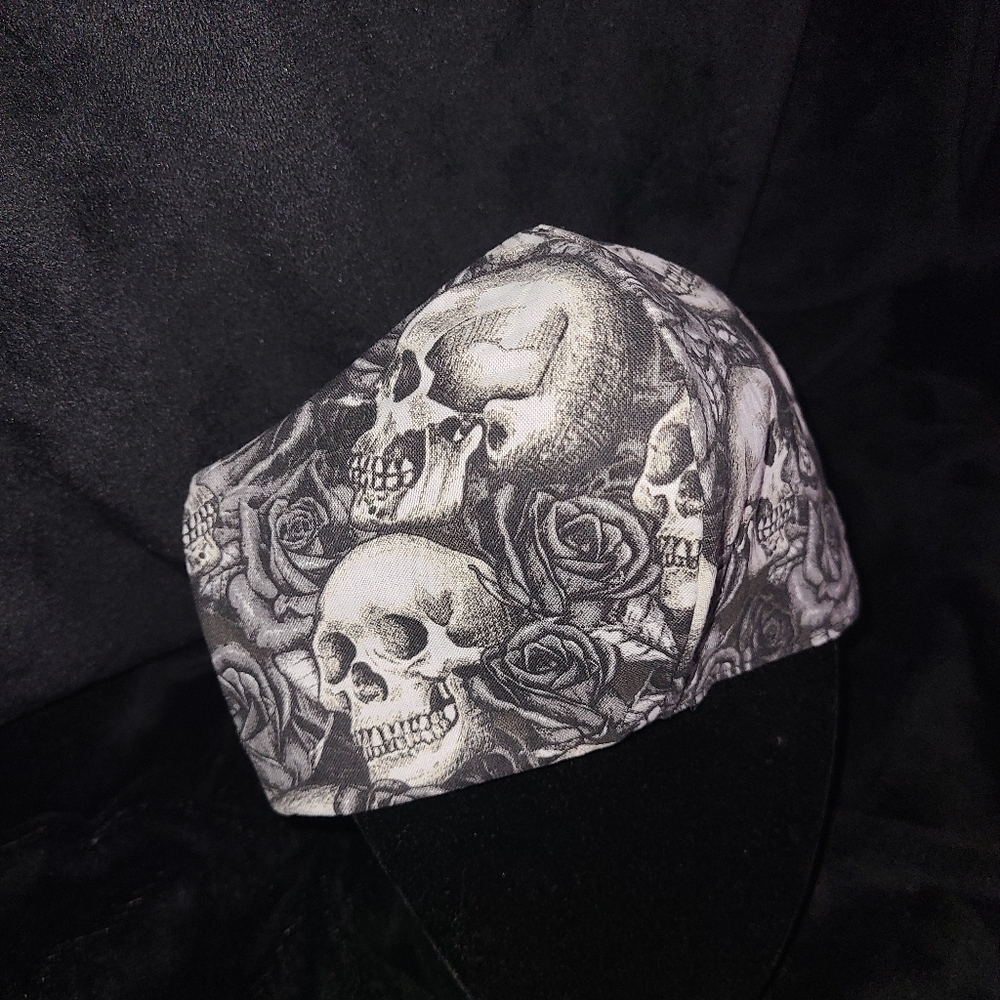 🌺Skulls and Roses Mask🌺 - Picture 2 of 4
